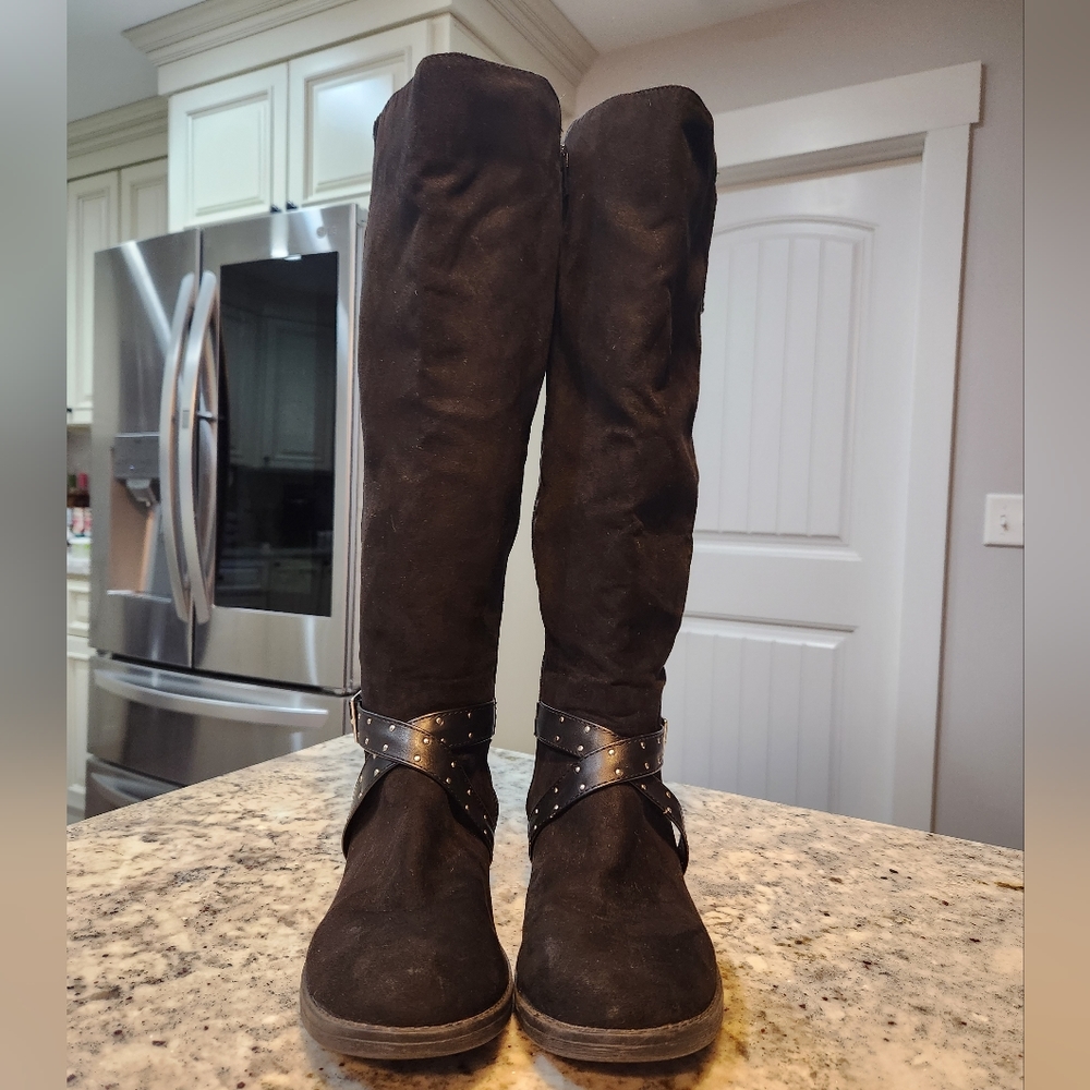 Black knee-high boots